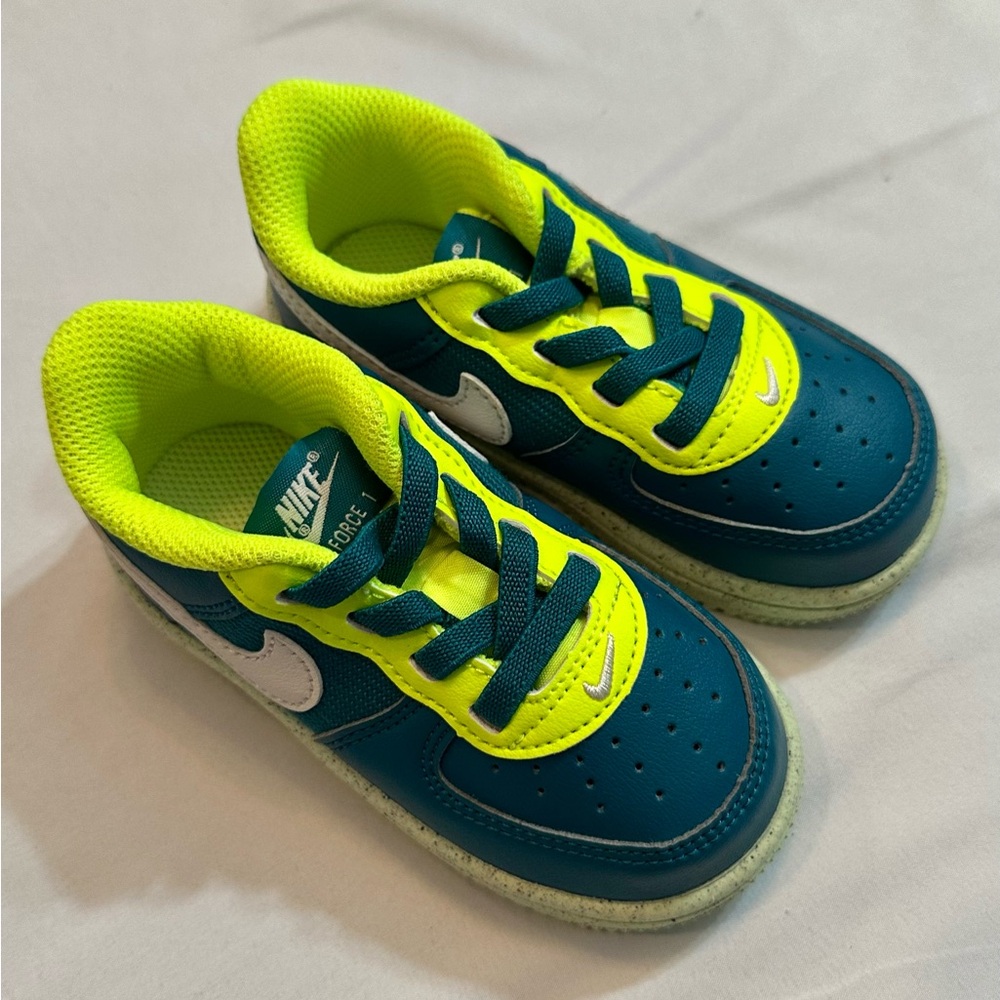 NIKE AIR FORCE 1 SHOES NWOT